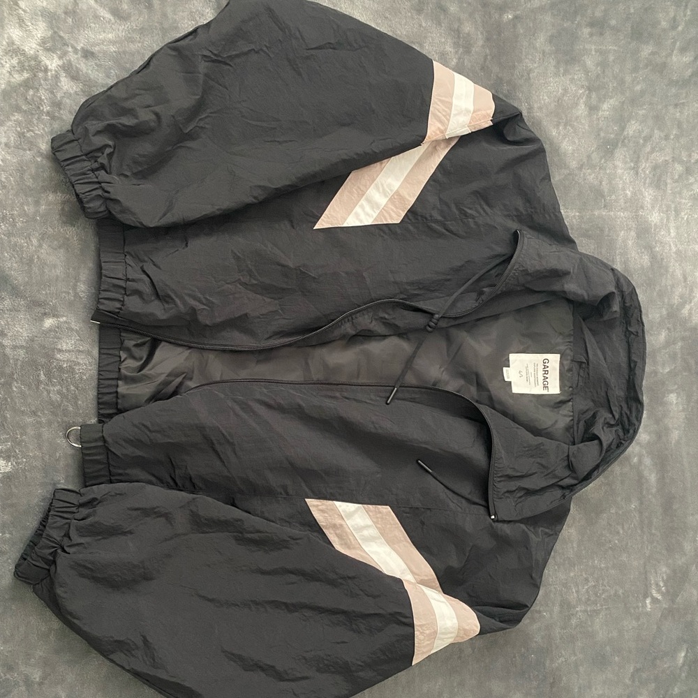 Garage windbreaker